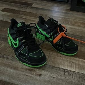 AIR RUBBER DUNK
"Off-White - Green Strike".   Gently worn